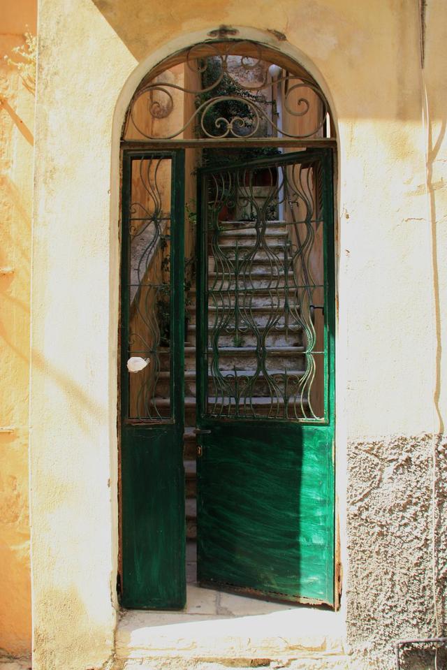 Kerkira- zielone drzwi