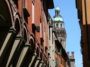 W stronę Piazza Maggiore