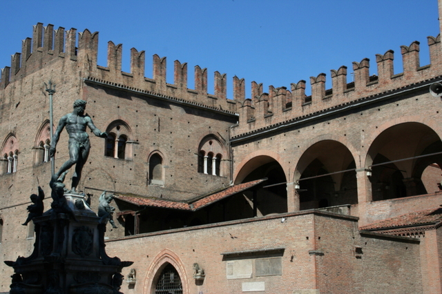 Palazzo Re Enzo i fontanna Neptuna