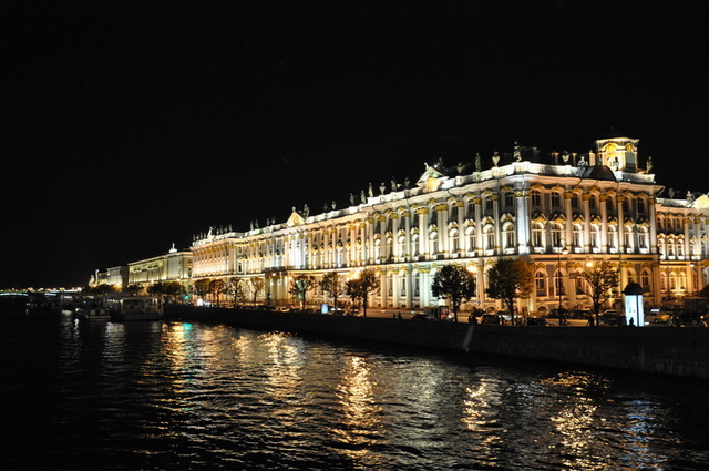 Ermitaż by night