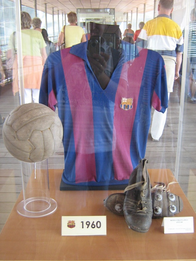 tak zmieniał się strój FC Barcelony na przestrzeni lat