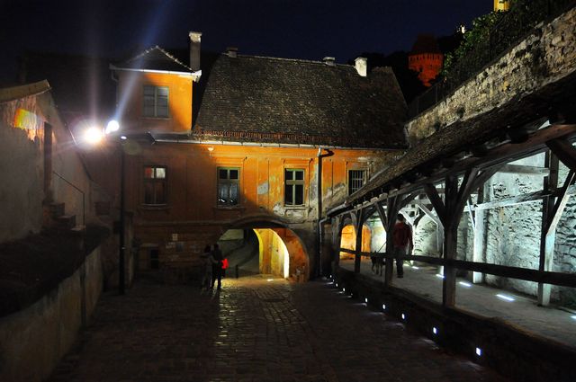 Sighisoara  nocą - dziedzictwo kultury i miasto Draculi