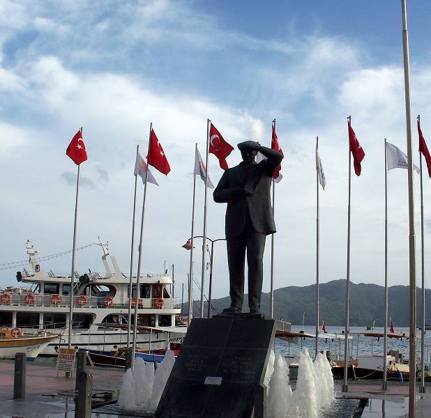 Marmaris - wiecznie żywy Ataturk