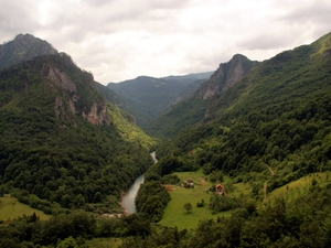 Kanion rzeki Tara - widok z mostu