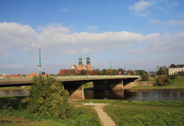 Most Boleslawa Chrobrego i katedra na wyciągnięcie ręki