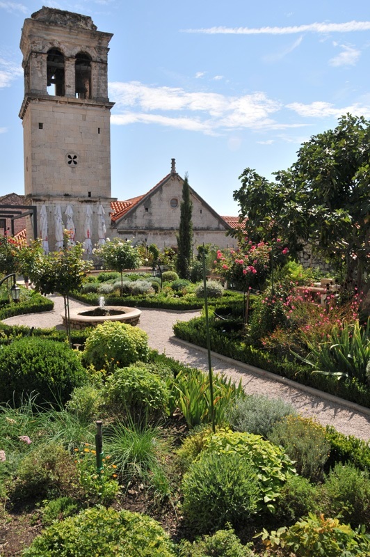 Szybenik  31 średniowieczny ogród
