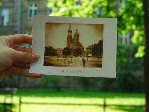 Kartonowy Kraków na plantach.
