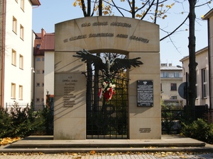 Pomnik AK - na pamiątkę odbicia więźniów z hitlerowskiego więzienia