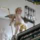 Simrishamn anioł z klepsydrą na ambonie