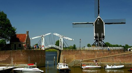Heusden - kanał, wiatrak i most