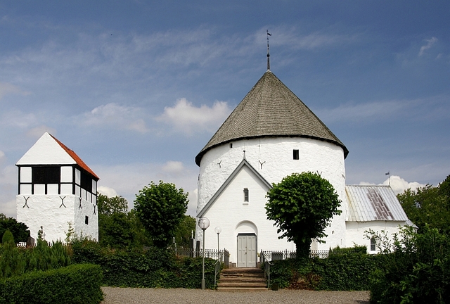 Nylars kościół rotundowy i dzwonnica