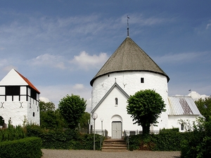 Nylars kościół rotundowy i dzwonnica