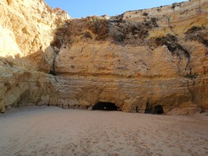 skalny tunelik na Praia da Rocha