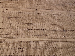 Hieriglify w Edfu.