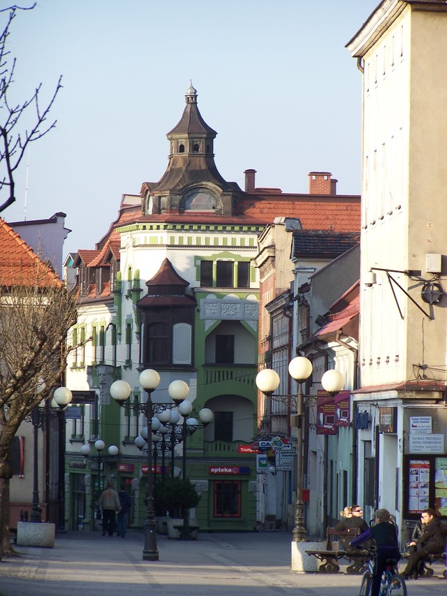 Kamienica przy ul. Jana Pawła II w Mikołowie w dzień