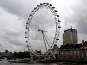 Londyn 7 widok na London Eye od strony Tamizy