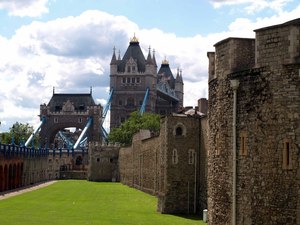 Londyn - okolice twierdzy i mostu TowerP1012634