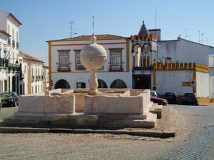 fontanna przy Largo das Portas de Moura