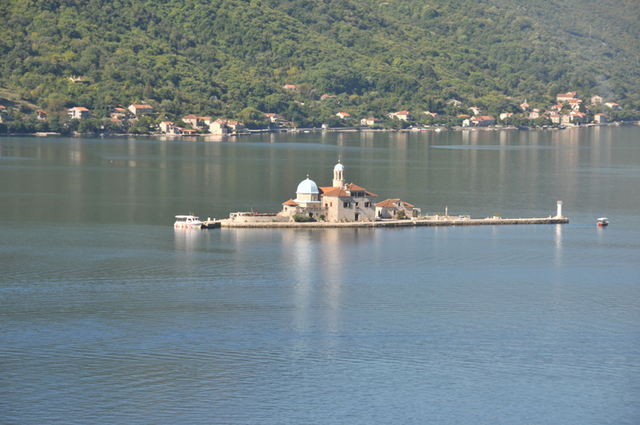 Perast  4 - wyspa Matki Boskiej na Skale 