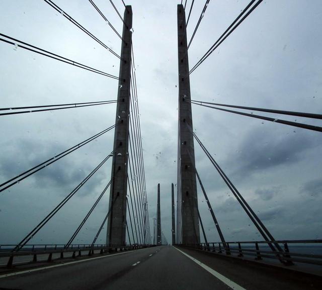Aby się dostać do Szwecji znowu trzeba przejechać mostem