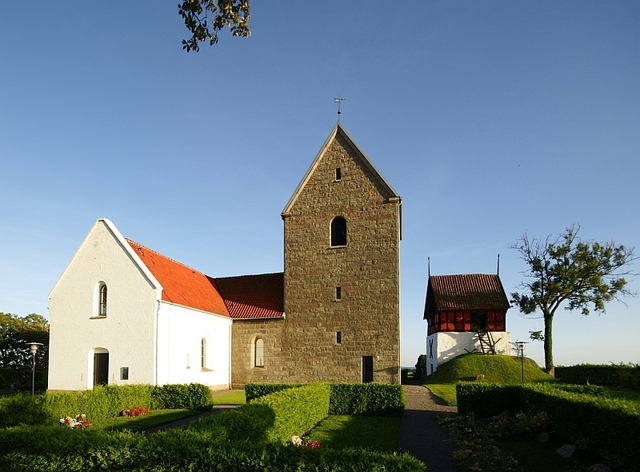 Rutsker widok na kościół i dzwonnicę
