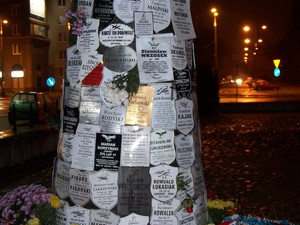 Odlany wiąz spod resztek rosyjskiego więzienia-Pawiak w Warszawie.