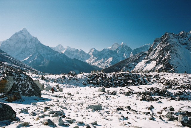 Himalaje, z lewej Ama Dablam 