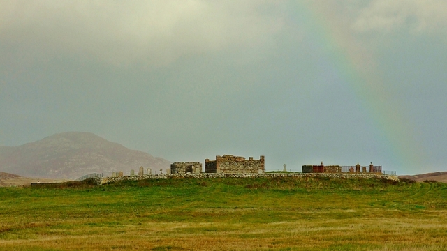 Ruiny kościoła gdzieś przy plaży Orasaigh