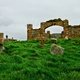 Ruiny kościoła gdzieś przy plaży Orasaigh