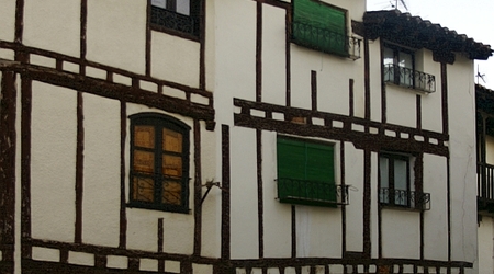 Covarrubias domy z pruskiego muru