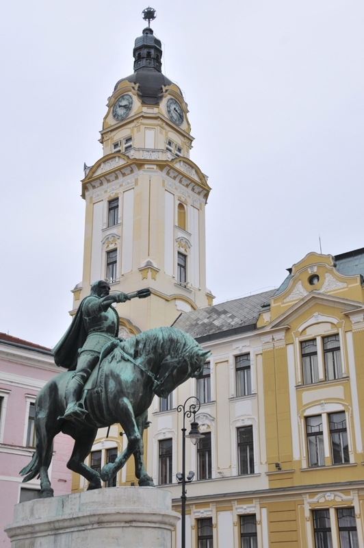Pecs  45 Rynek pomnik Jánosa Hunyadyego