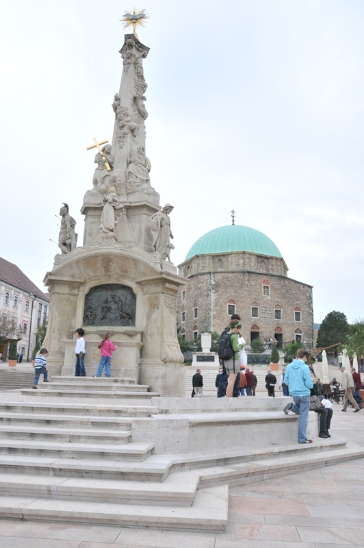 Pecs  46 Rynek kolumna Trójcy Świętej