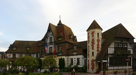 Deauville ratusz