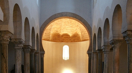 San Cebrian de Mazote wnętrze kościoła mozarabskiego