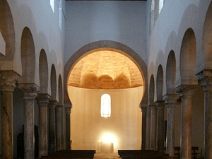 San Cebrian de Mazote wnętrze kościoła mozarabskiego
