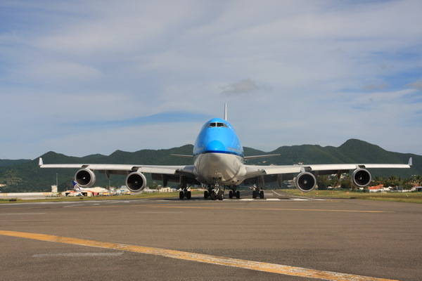B747 KLM kołuje do startu