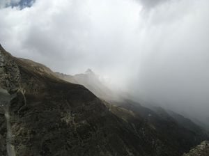 Szczyty we mgle, Manang, Nepal 