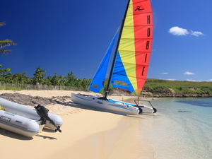 catamaran na plaży Pinel Island