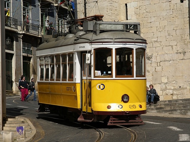 Lizbona tramwaj w Alfamie