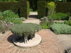 6 sissinghurst castle garden 