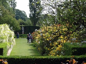 34 sissinghurst castle garden 