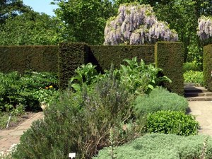 41 sissinghurst castle garden 