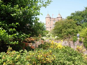42 sissinghurst castle garden 