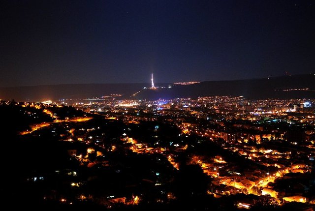 Tbilisi nocą