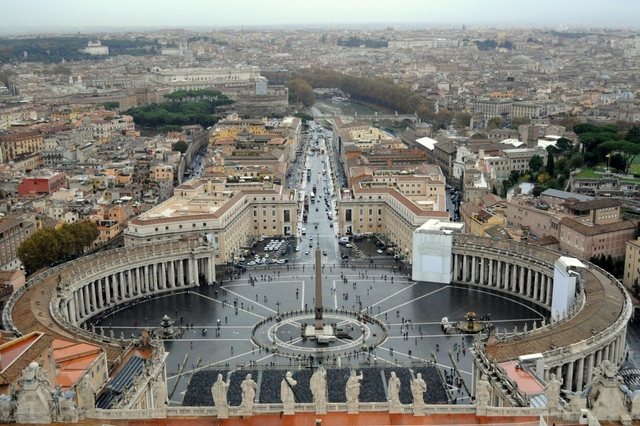 Widok z kopuły na Plac św. Piotra