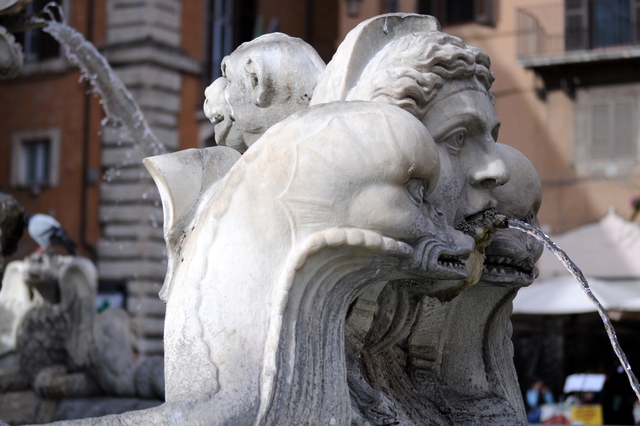 Fontanna na Piazza della Rotounda
