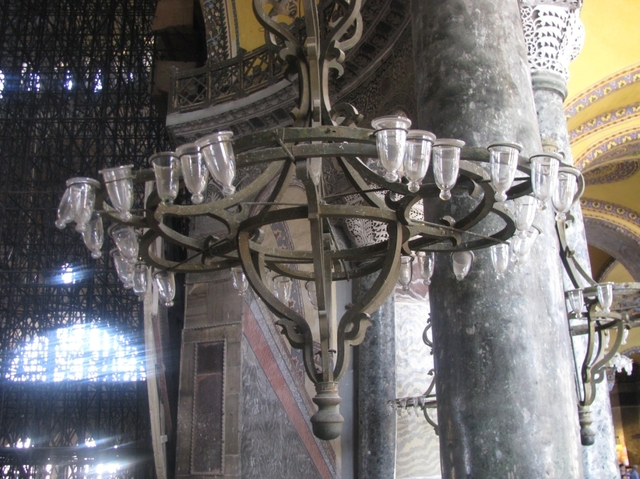 03. żyrandol_wnętrze świątyni Hagia Sophia