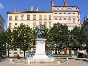 Lyon plac  i pomnik Ampera
