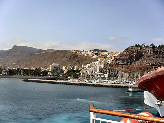 San Sebastian  de  la  Gomera - port  widziany  z  promu, którym  płynałem  z Teneryfy