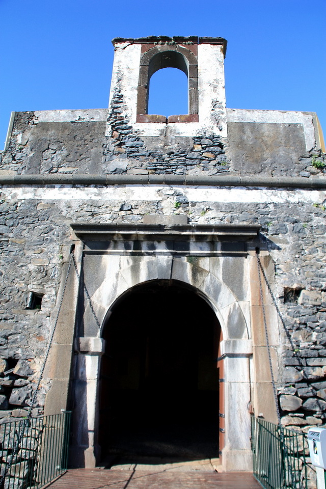 Funchal- wejscie do Castelo de Sao Joao do Pico 